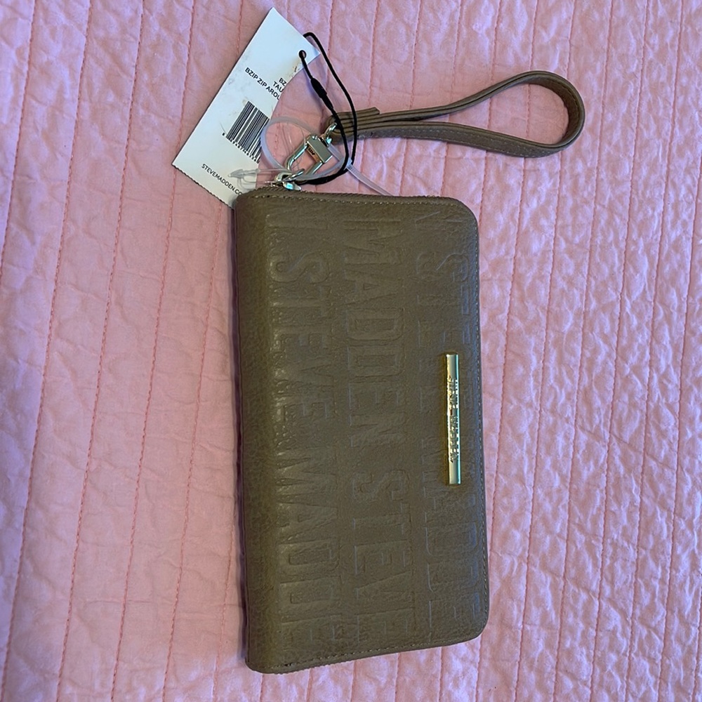 Steve Madden Wristlet